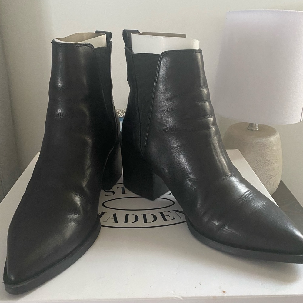 BLACK BOOTIES